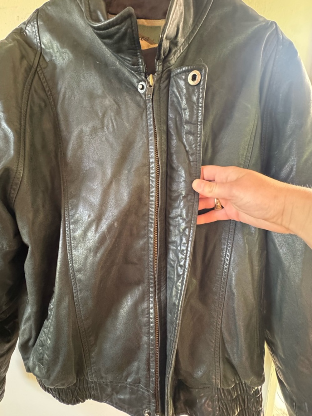Men's Black Leather Bomber Jacket - Timeless Casual Layer - Picture 3 of 8